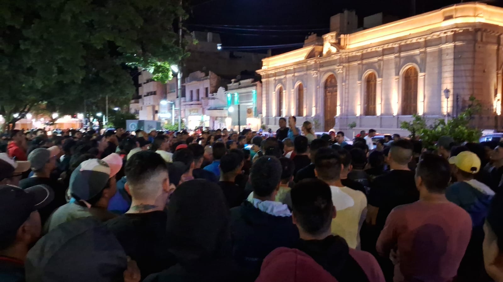 POLICIAS DE LA PROVINCIA SE AUTOCONVOCARON POR RECLAMOS SALARIALES