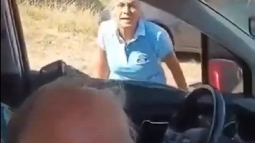 Una mujer montó en cólera y le reventó el auto a batazos a su exmarido
