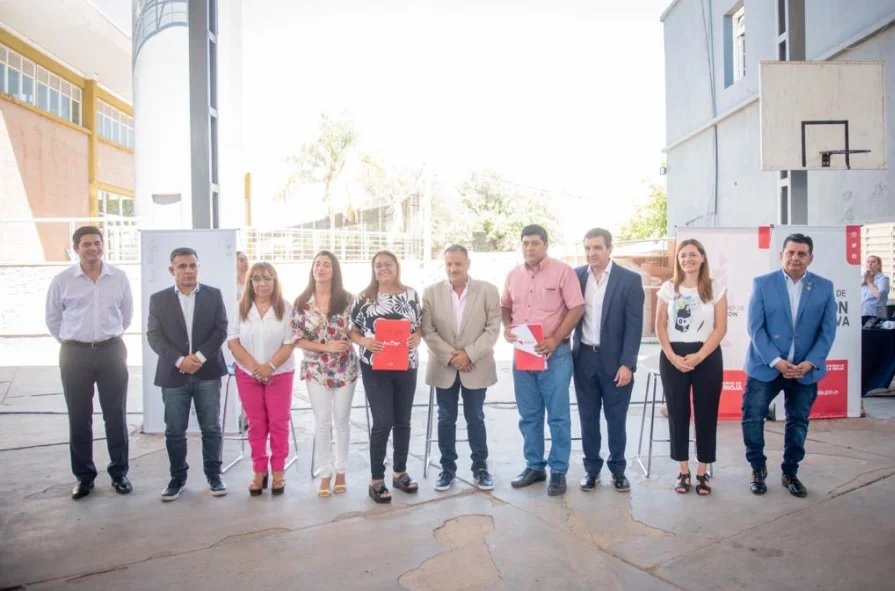 El gobierno provincial entregó 538 nuevos cargos docentes por desdoblamiento para el nivel secundario