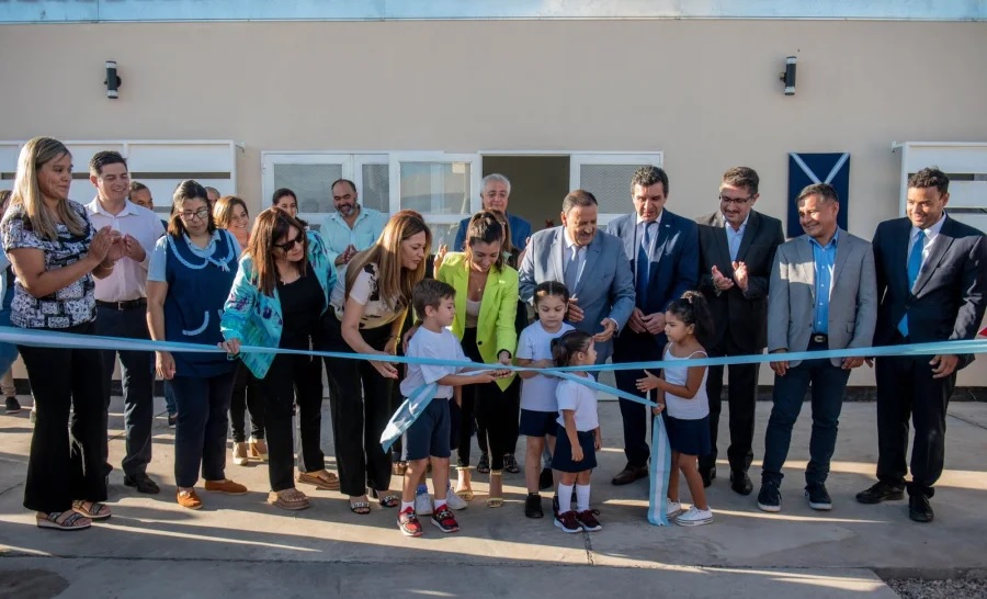 El gobernador Ricardo Quintela acompañó el inicio del ciclo lectivo 2023 en el nuevo Jardín de Infantes N° 89