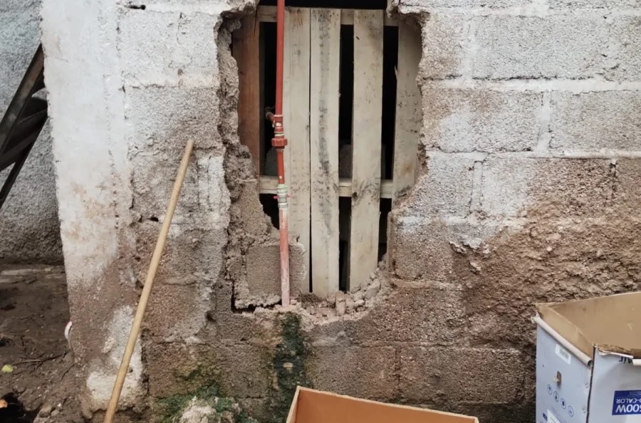 BARRIO URBANO III: Un hombre quedó demorado por romper una pared y robar varios elementos de una vivienda