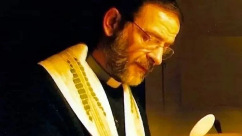 Echaron a un cura de la Iglesia católica por una condena y varias denuncias de abuso sexual