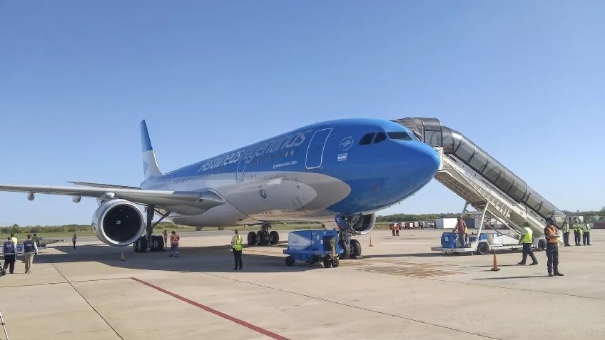 Aerolíneas Argentinas contra las cuerdas: cerrará más oficinas