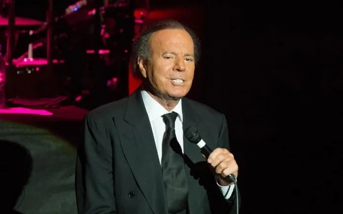 Preocupación por el delicado estado de salud de Julio Iglesias: “De la cintura para abajo, tiene 500 años”