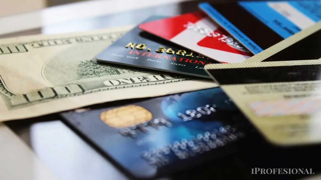 Qué va a pasar con tus compras en dólares con tarjeta de crédito desde el lunes, tras fin del cepo