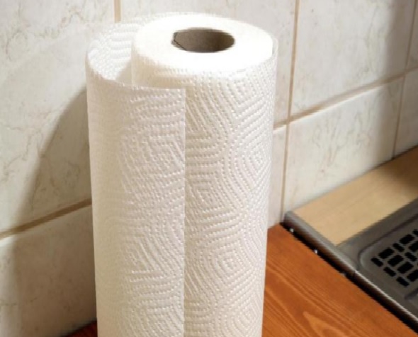El motivo por el cual recomiendan no limpiar la vajilla con papel de cocina