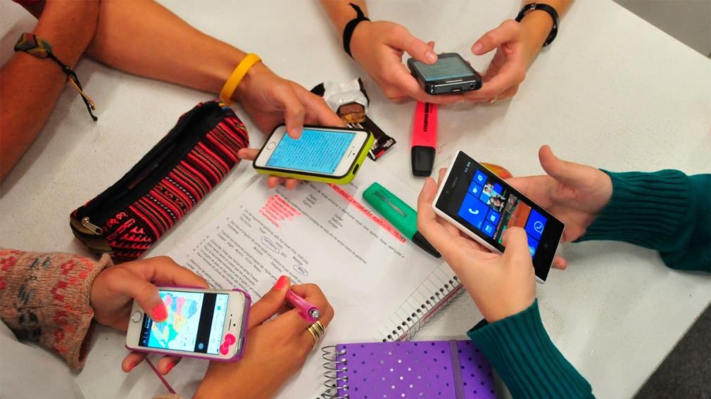 CIBERCELOS: UN GRAN PROBLEMA SOCIAL EN EL NOVIAZGO ADOLOSCENTE 