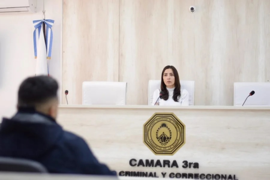 Comenzó el juicio contra una mujer acusada de lesionar a su expareja en Capital