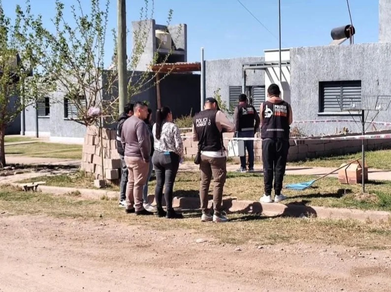 Estremecedor en Barrio Las Talas: Encontraron un feto de cinco meses en una vereda
