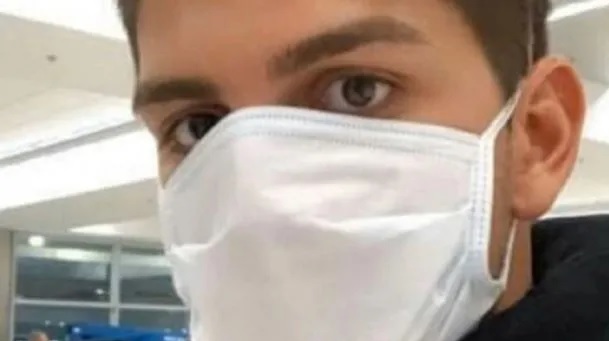 Condenaron al joven que fue a unos 15 con COVID-19 y contagió a su abuelo, quien murió