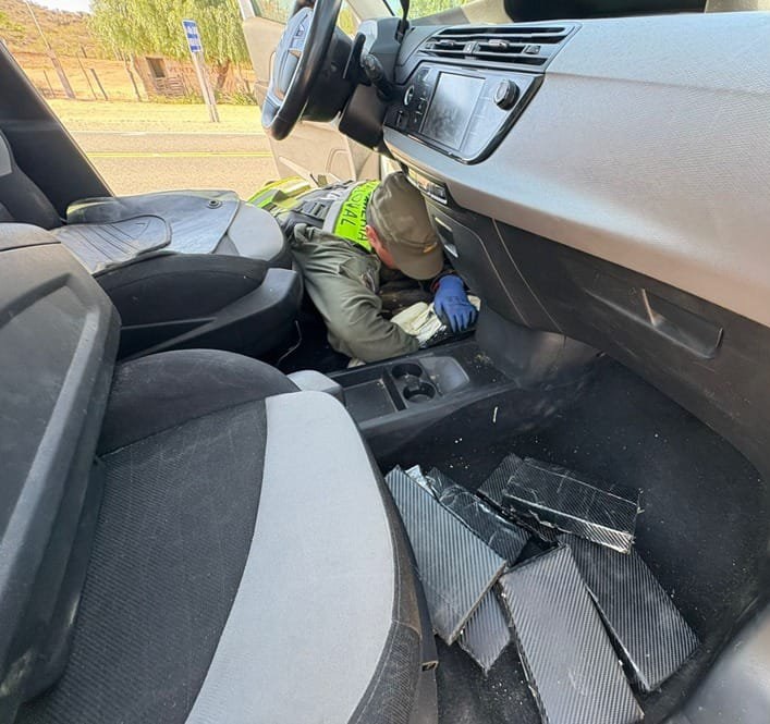 CATAMARCA: Escondieron ladrillos con 63 kilos de cocaína debajo de la alfombra de un vehículo