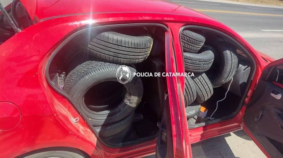 CATAMARCA: En Valle Viejo policías secuestran gran cantidad de cubiertas
