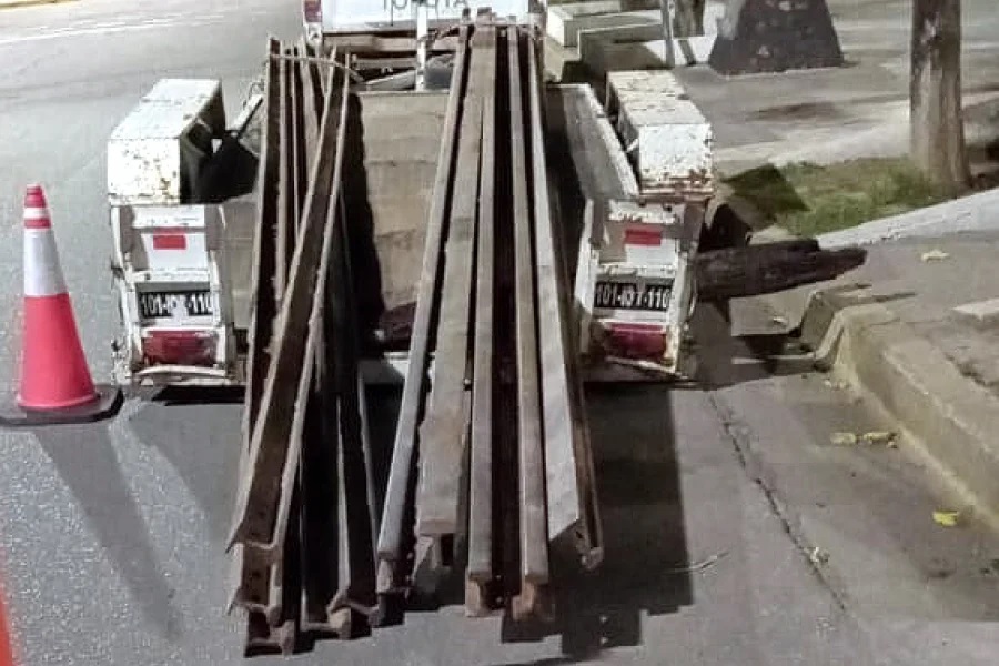 CHAMICAL: DOS DETENIDOS POR ROBO DE RIELES DE TREN 