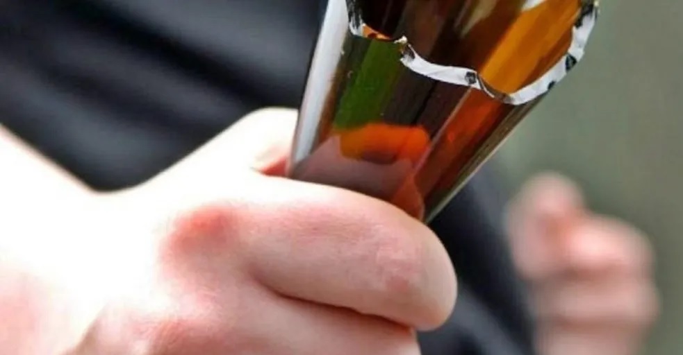 SANTIAGO DEL ESTERO: Encontró a su ex con un entrenador y le provocó heridas a este con una botella