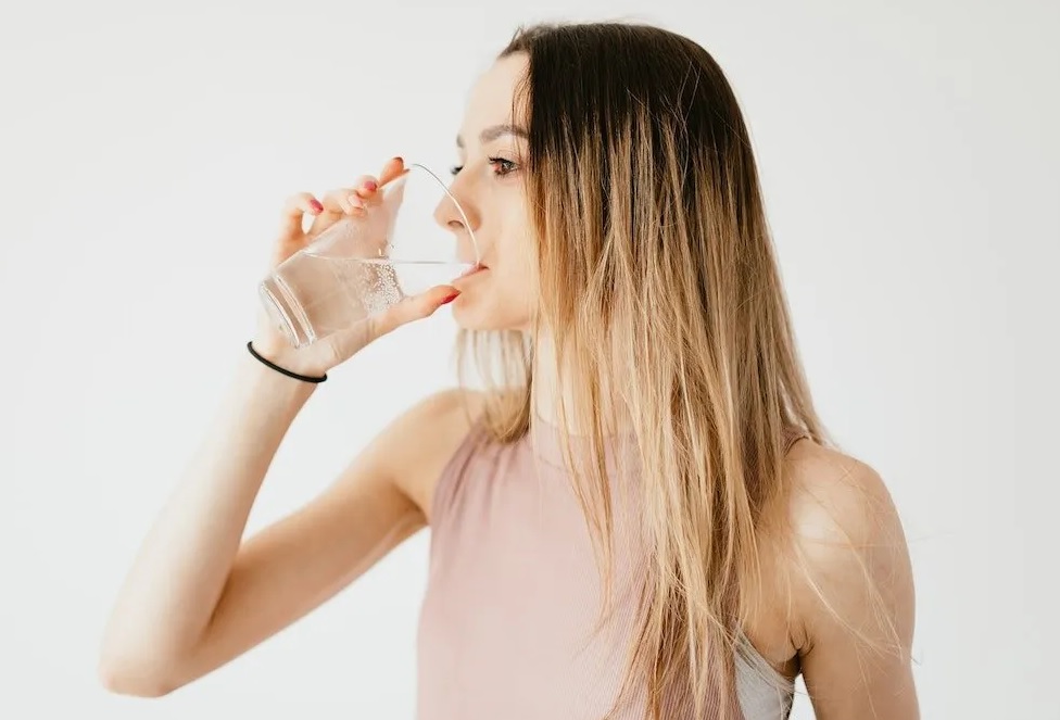 Mantenerte hidratado podría ser el secreto contra el estrés