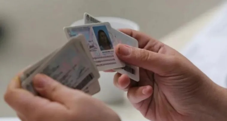 El Gobierno modifica el pasaporte y el DNI